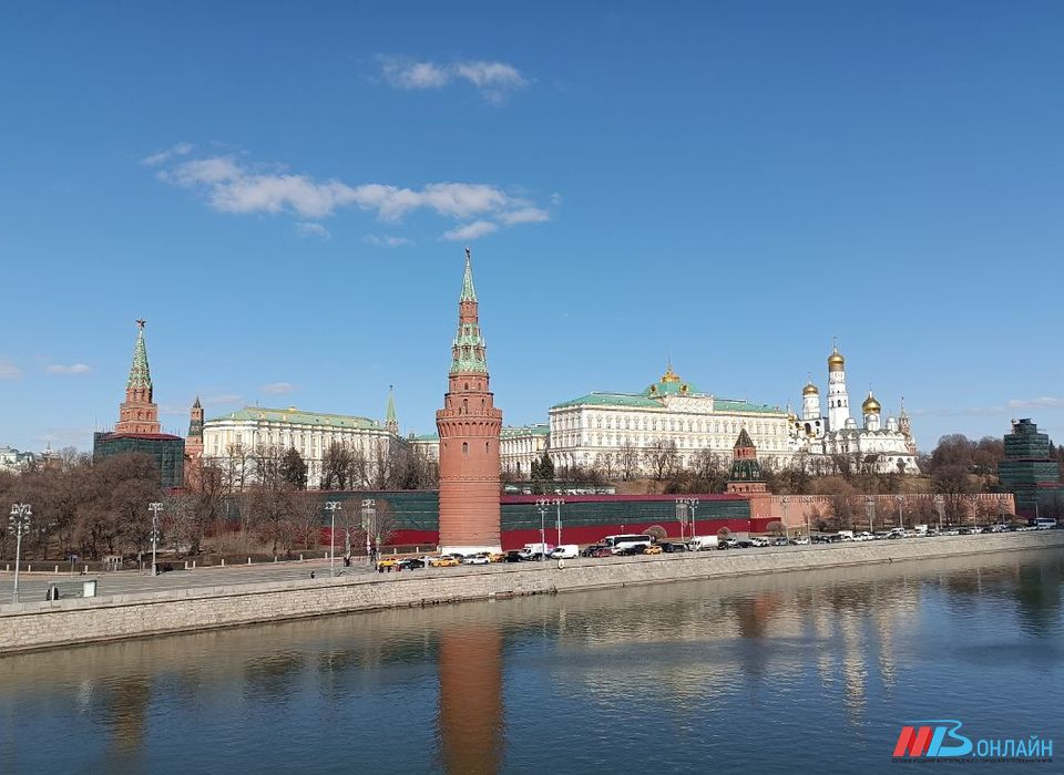 Треш-блогер из Волгограда станцевал полуголым на фоне Кремля