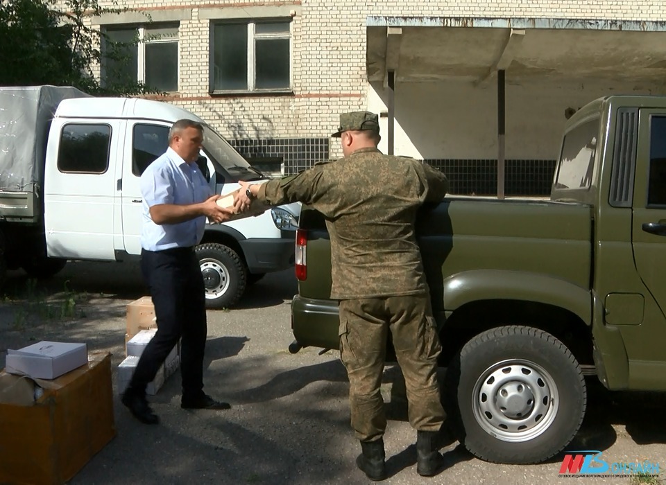 Волгоградцы отправили 150 кг продуктов и одежды бойцам СВО