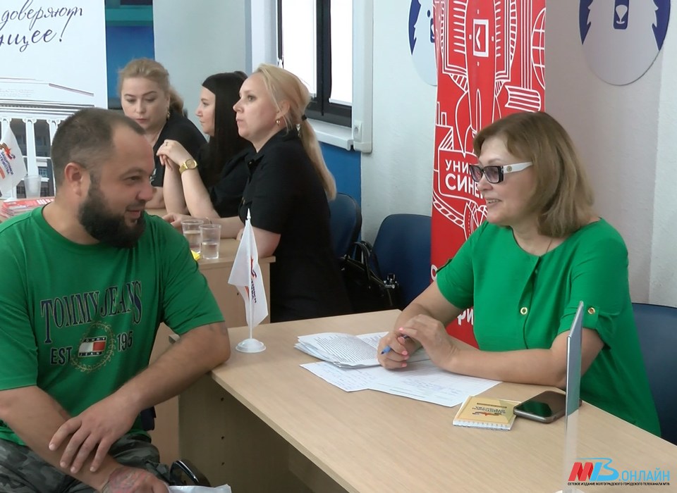 Впервые в Волгограде состоялась ярмарка вакансий для участников СВО
