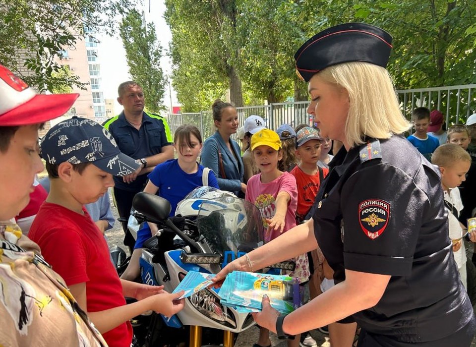В Волгограде школьникам напомнили правила дорожного движения