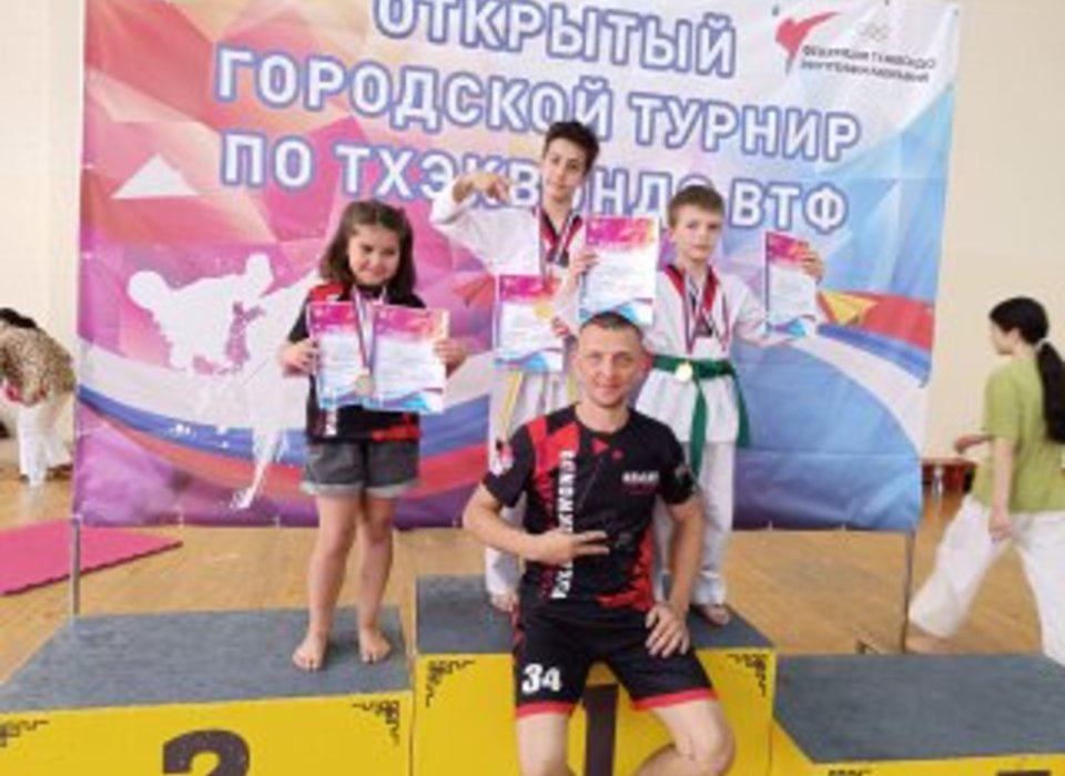 Волгоградские тхэквондисты стали победителями соревнований в Элисте