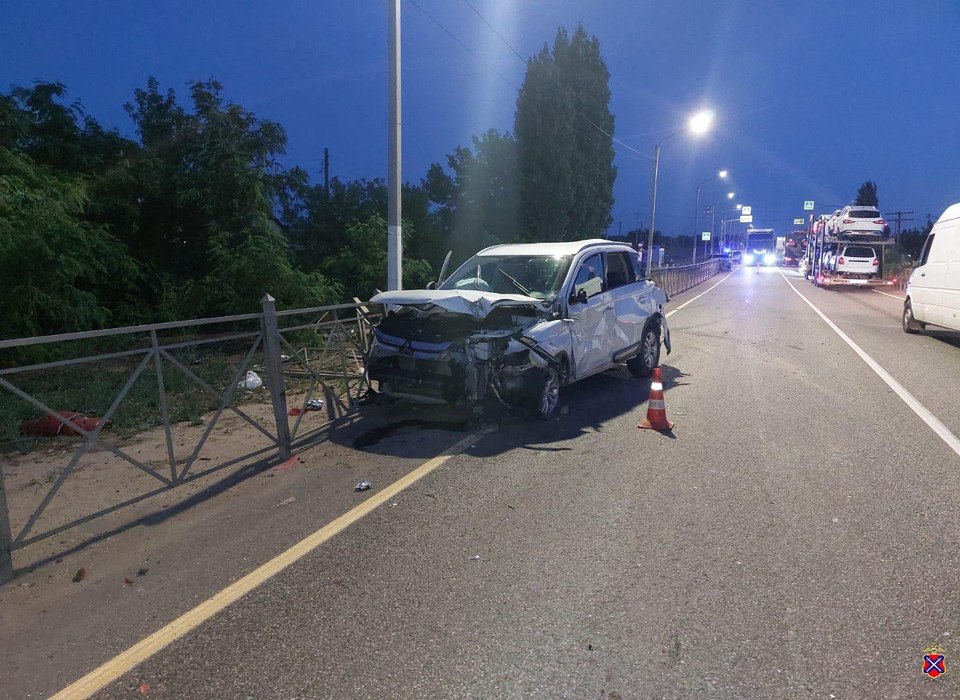 Трое взрослых и ребенок пострадали в ДТП с фурой и двумя автомобилями под Волгоградом