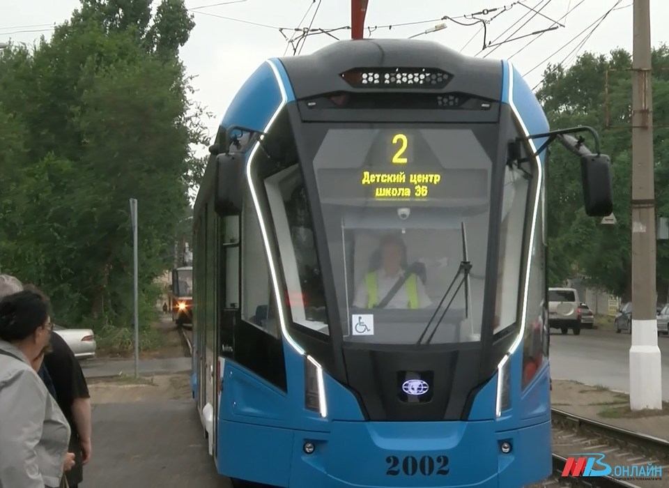 В Волгограде устраняют проблему с 35-градусной жарой в салоне нового трамвая