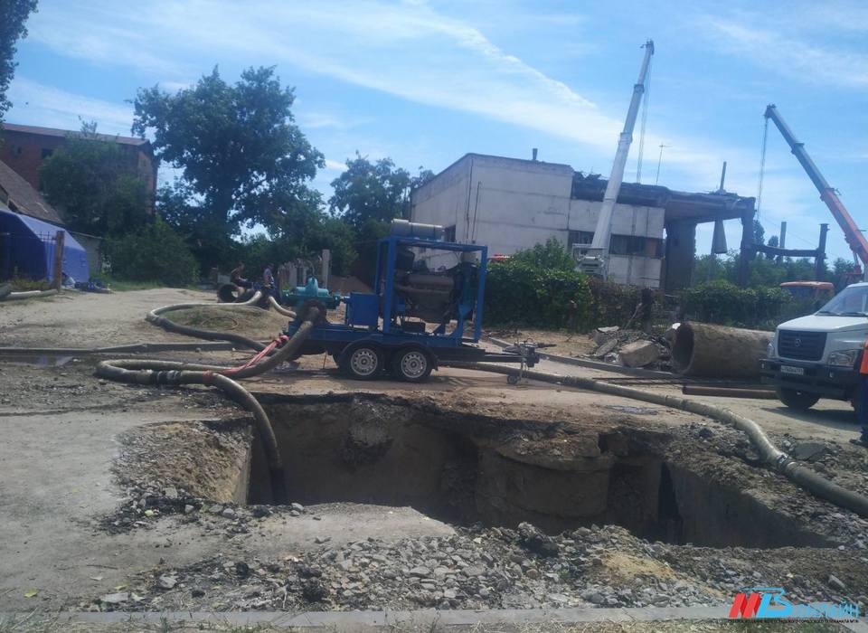 В Волгограде на месте взрыва КНС №4 ведется демонтаж конструкций