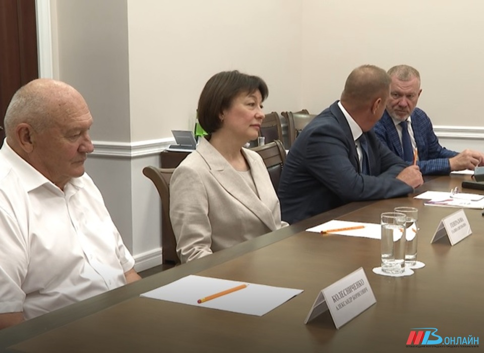 Андрей Бочаров представил кандидатов в сенаторы от Волгоградской области