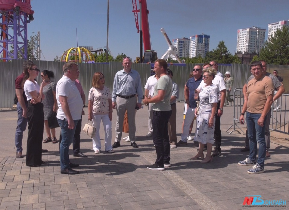 В Волгограде депутаты и общественники оценили благоустройство ЦПКиО