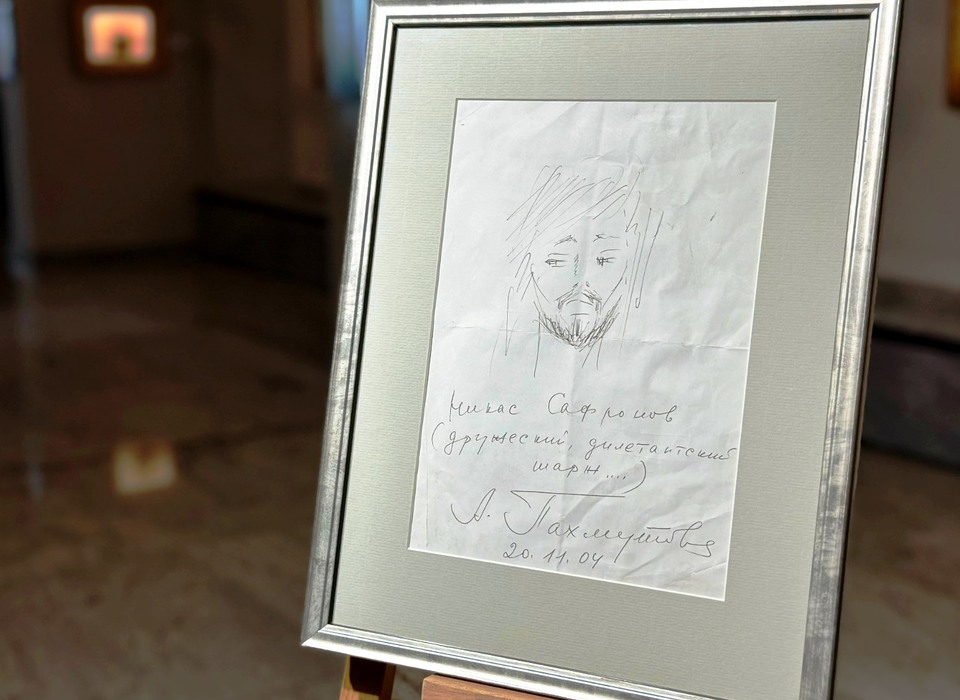 Волгоградскому музею Машкова передали уникальный шарж нарисованный Александрой Пахмутовой
