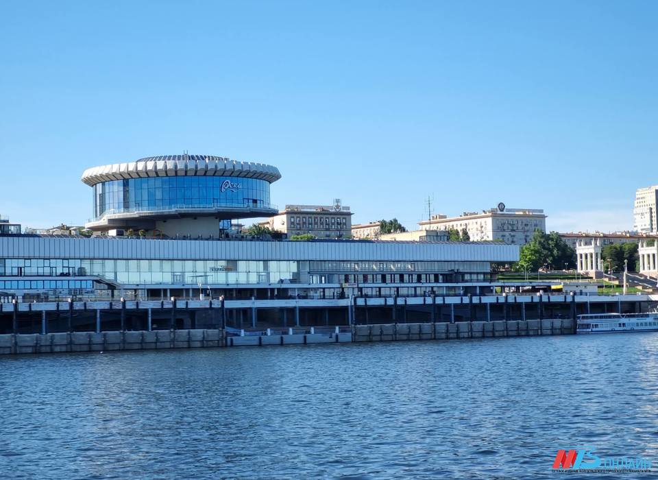 Шикарная яхта миллиардера Троценко может зайти в Волгоград