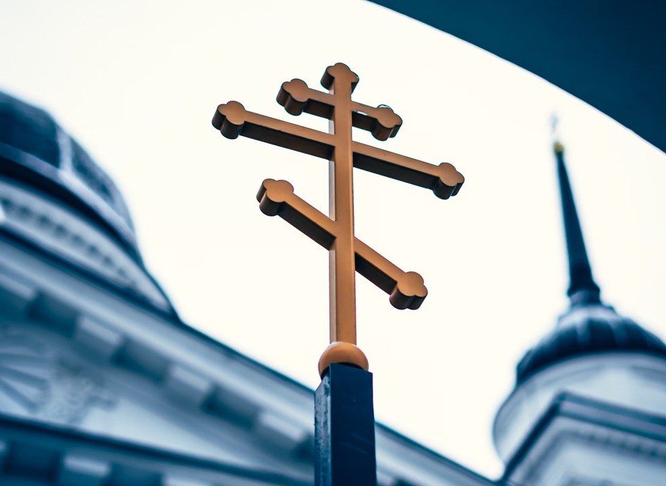В Волгограде девочка-подросток осквернила крест ради фотографий