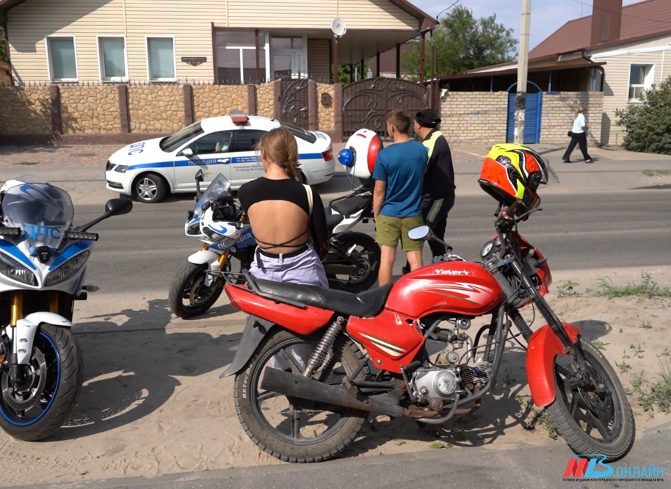 Под Волгоградом подросток на мопеде сбил 11-летнего ребенка