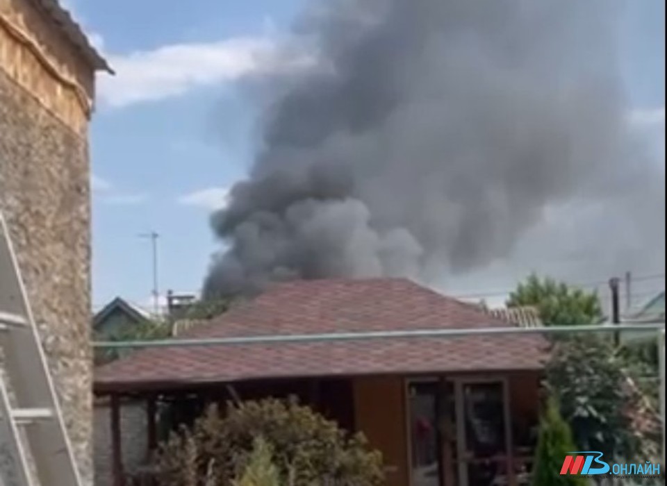 Очевидцы сообщили о крупном пожаре на юге Волгограда