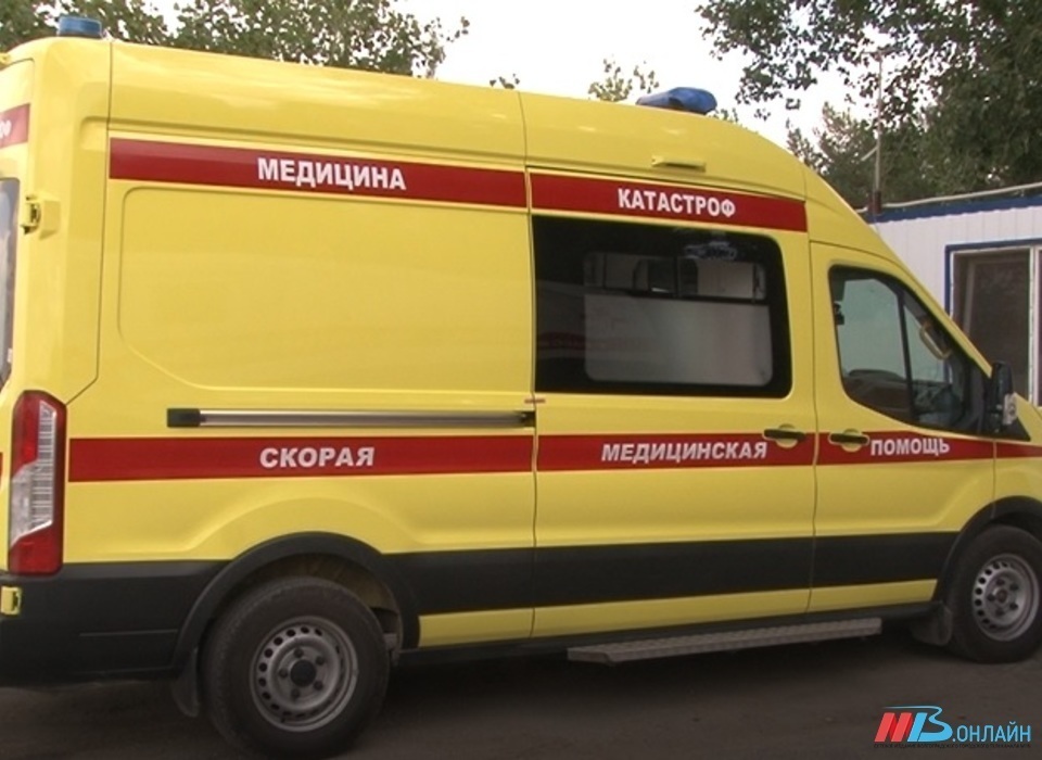 2-месячная и 12-летняя девочки пострадали в тройном ДТП в Волгограде