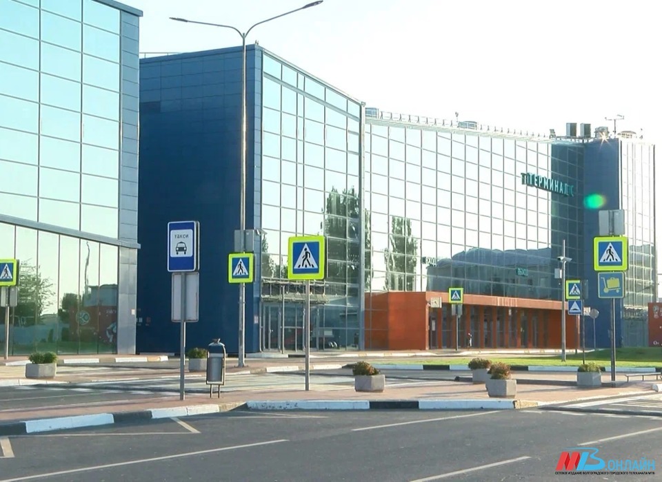 Волгоградский аэропорт не смог принять самолет из Казани