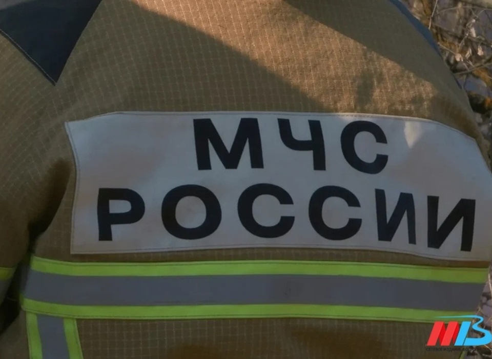 Сильный пожар вспыхнул в Волгоградской области