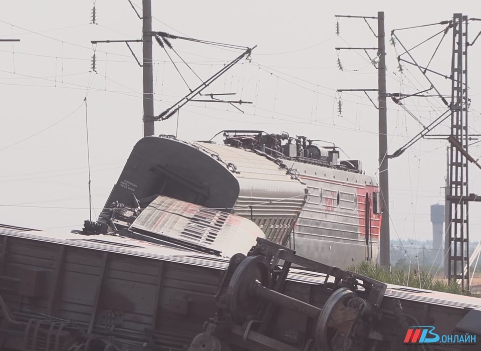 Водитель КамАЗа, устроивший ДТП с поездом под Волгоградом, проехал на красный