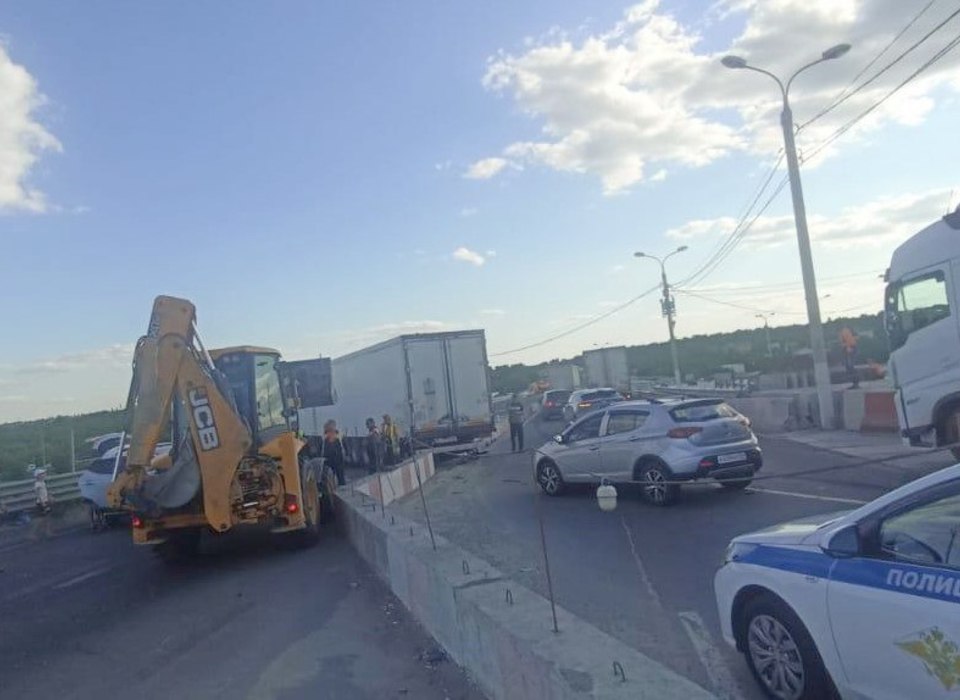 Из-за ДТП с шестью машинами возникла пробка на западе Волгограда