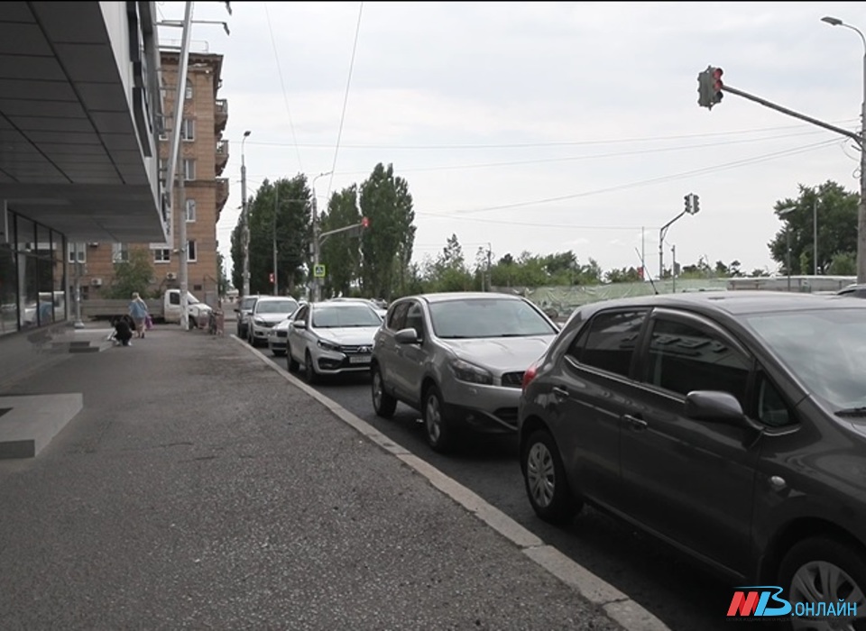 С 8 августа на 8 улицах Волгограда парковки станут платными