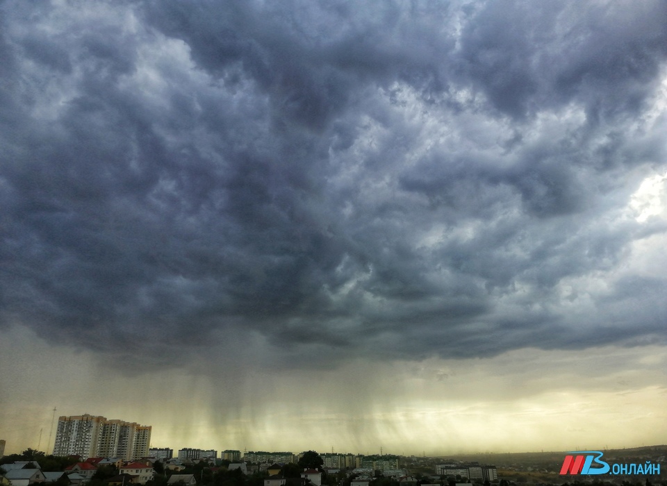 В Волгоградской области штормовое предупреждение сохранится до 6 августа