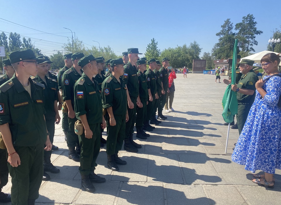 В Волгограде для солдат-срочников провели экскурсию по Мамаеву Кургану