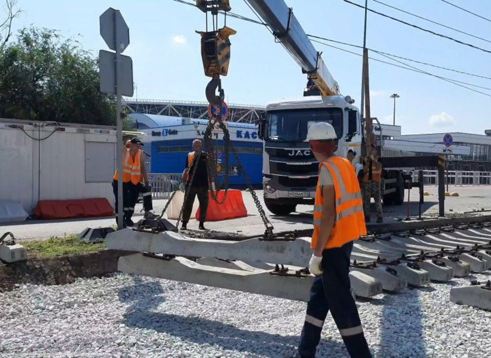 В Волгограде ведется укладка нового пути и монтаж контактной сети линии СТ