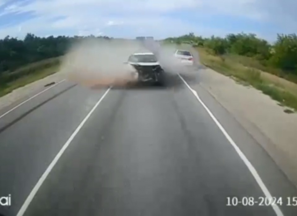 На видео попал момент смертельного ДТП под Волгоградом