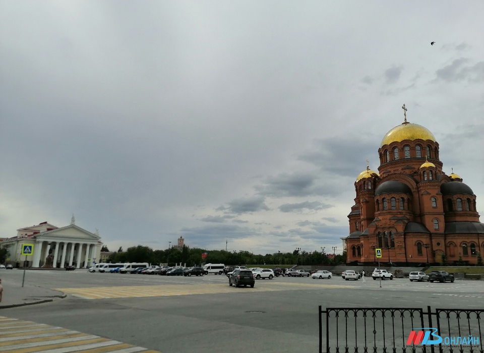 В Волгограде ввели пешеходный режим на площади Павших Борцов