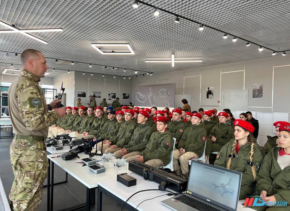 Первая юнармейская смена открылась под Волгоградом в оборонно-спортивном лагере «Авангард»