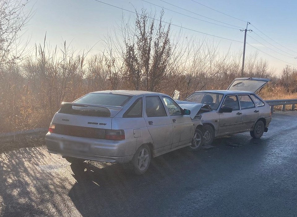 Двух женщин увезли в больницу после ДТП на улице Слесарной в Волгограде