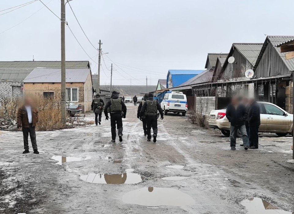 В Волгограде в ходе рейда полицейские вручили 52 повестки в военкомат