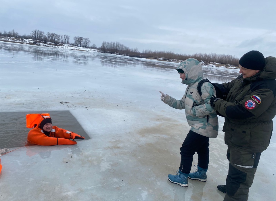 В Волгоградской области на водных объектах спасатели патрулируют территорию