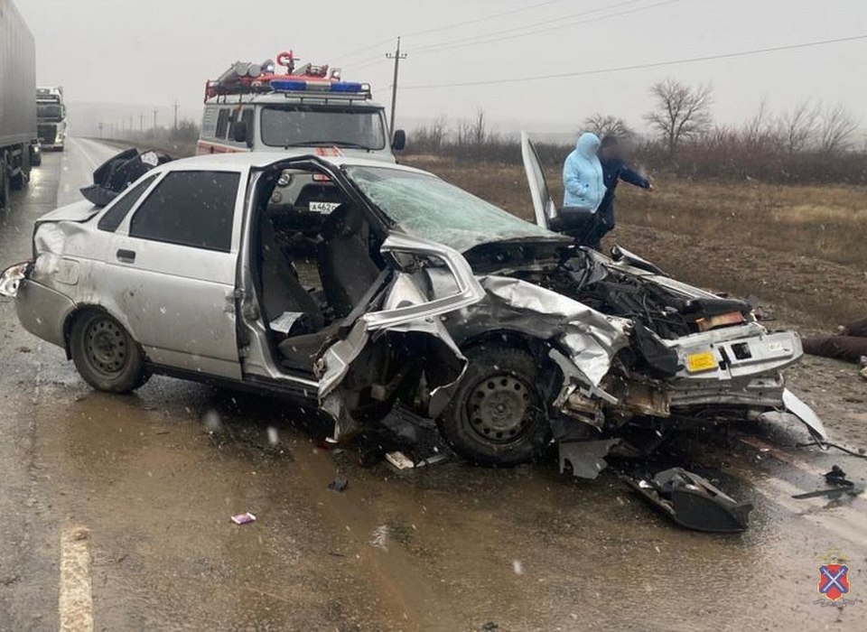 Один человек погиб и трое пострадали в страшном ДТП под Волгоградом