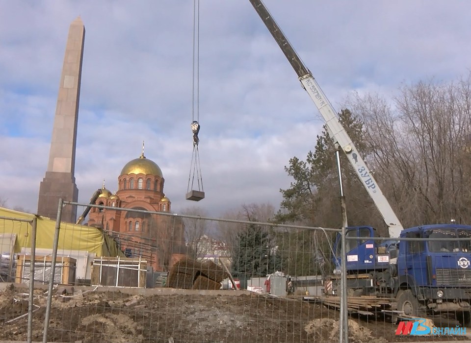 В Волгограде продолжается масштабное восстановление мемориала на Аллее Героев