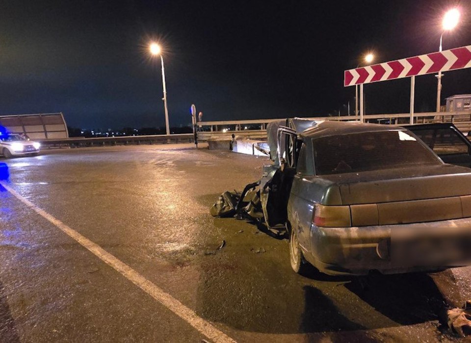 Четверых увезли в больницу после ДТП на мосту под Волгоградом