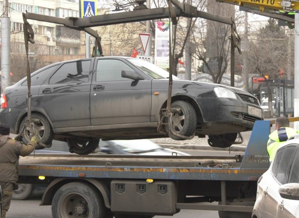 С центральных улиц Волгограда снова эвакуировали автомобили