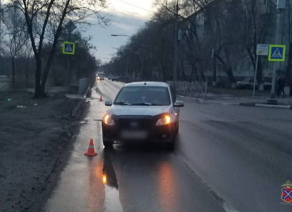 Пенсионеру потребовалась госпитализация после наезда автомобиля в Волжском