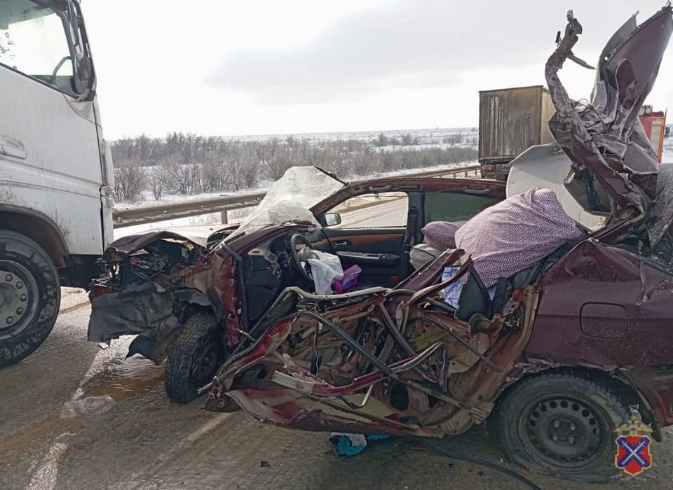 Два человека погибли в страшном ДТП на трассе в Волгоградской области