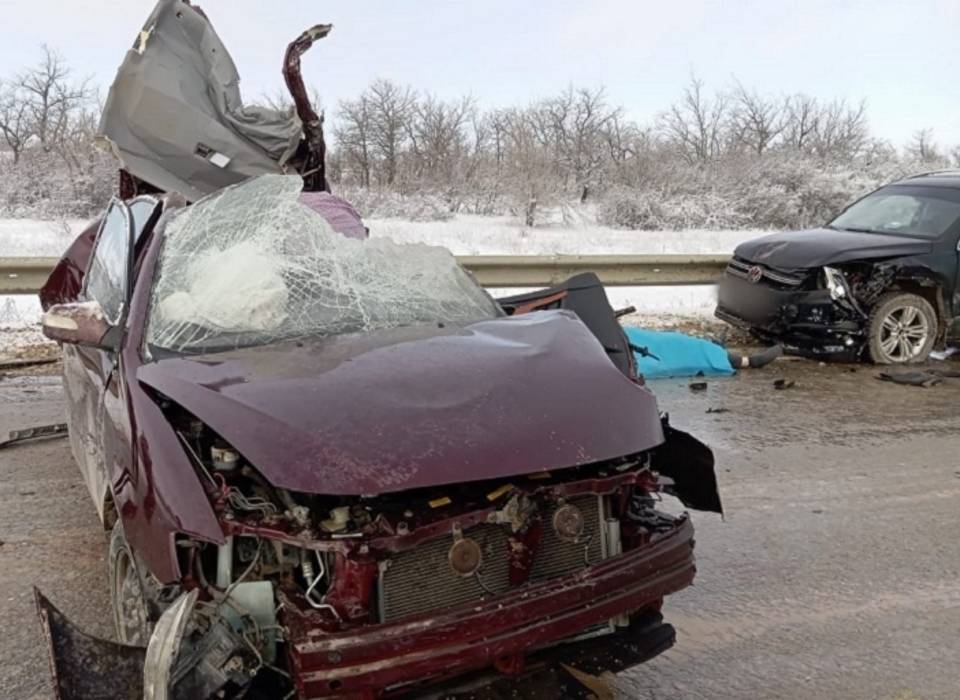 Двое человек чудом выжили в ДТП под Волгоградом