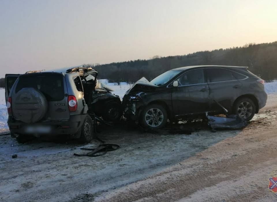 Человек погиб при столкновении Niva и Lexus под Волгоградом