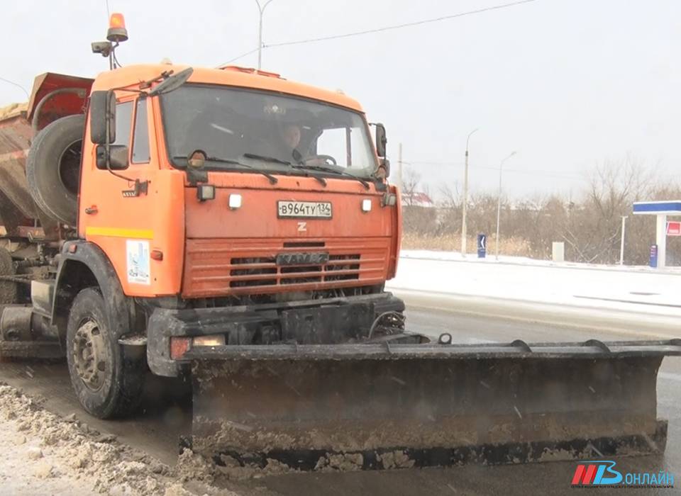 В Волгоградской области последствия непогоды ликвидируют 245 единиц техники