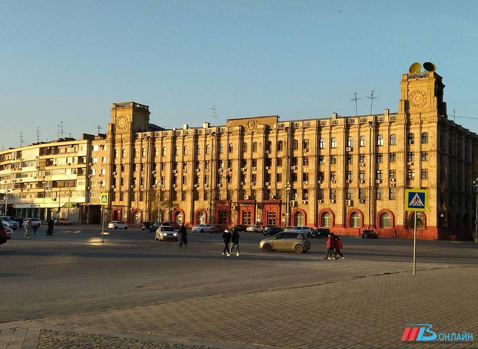 Закрытый аэропорт, жалобы треш-блогера и новую школу обсуждают волгоградцы