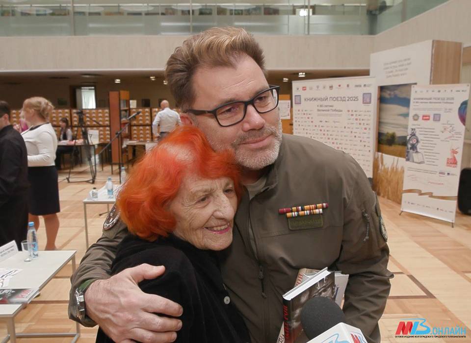 В Волгоград прибыл «Книжный поезд» с известными российскими литераторами