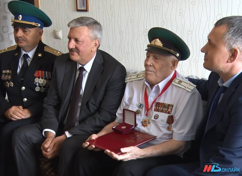 Виктор Тупиков стал почётным гражданином города-героя Волгограда