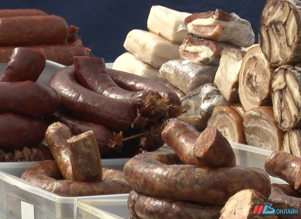 Волгоградцам грозит рак из-за запрещённого «мясного клея» в колбасе
