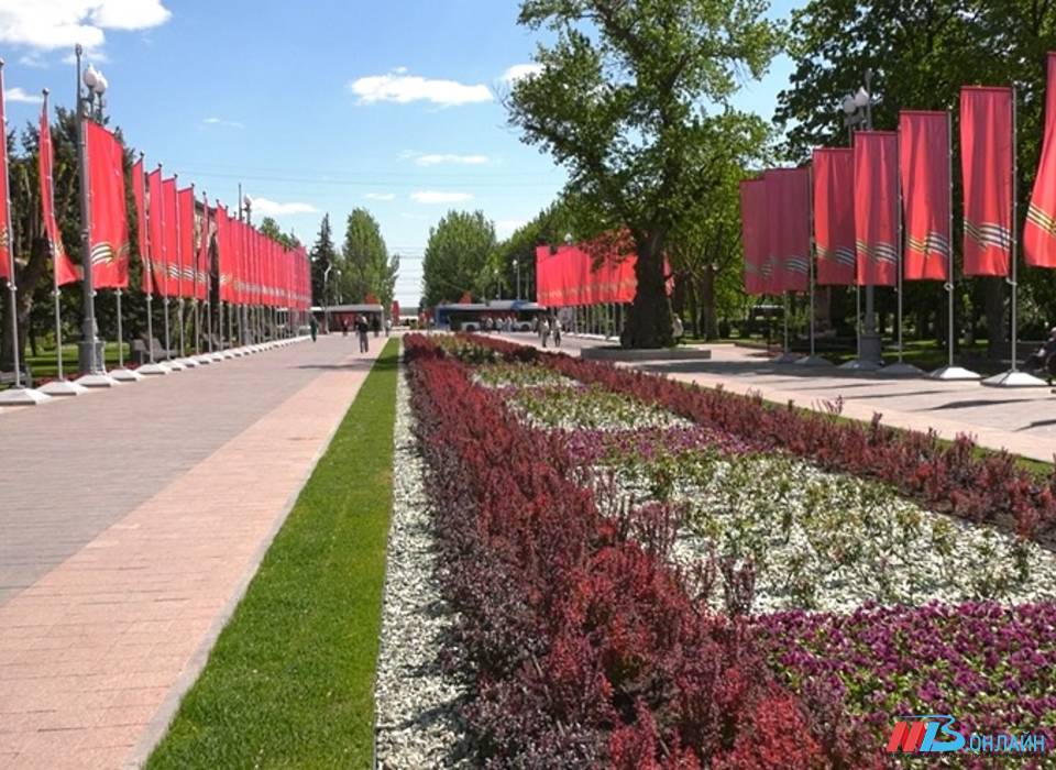 К празднику Великой Победы Волгоград украсили флагами и баннерами
