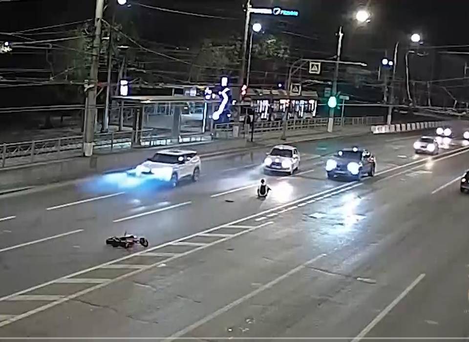 В Волгограде произошло ДТП с участием «Лады» и электросамоката