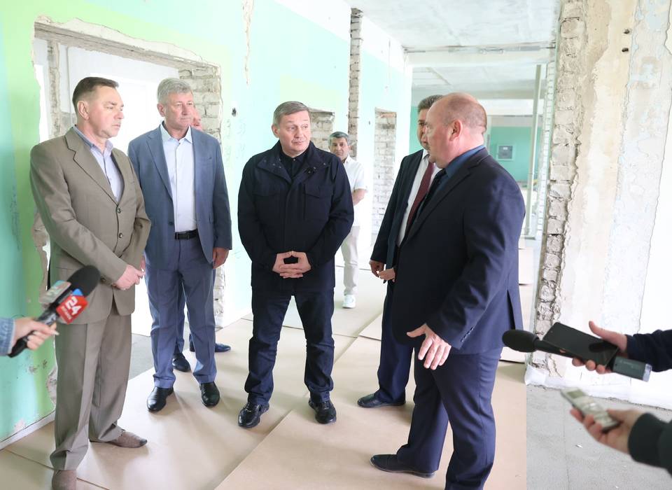 Губернатор Волгоградской области проверил восстановление соцобъектов в подшефном округе ЛНР
