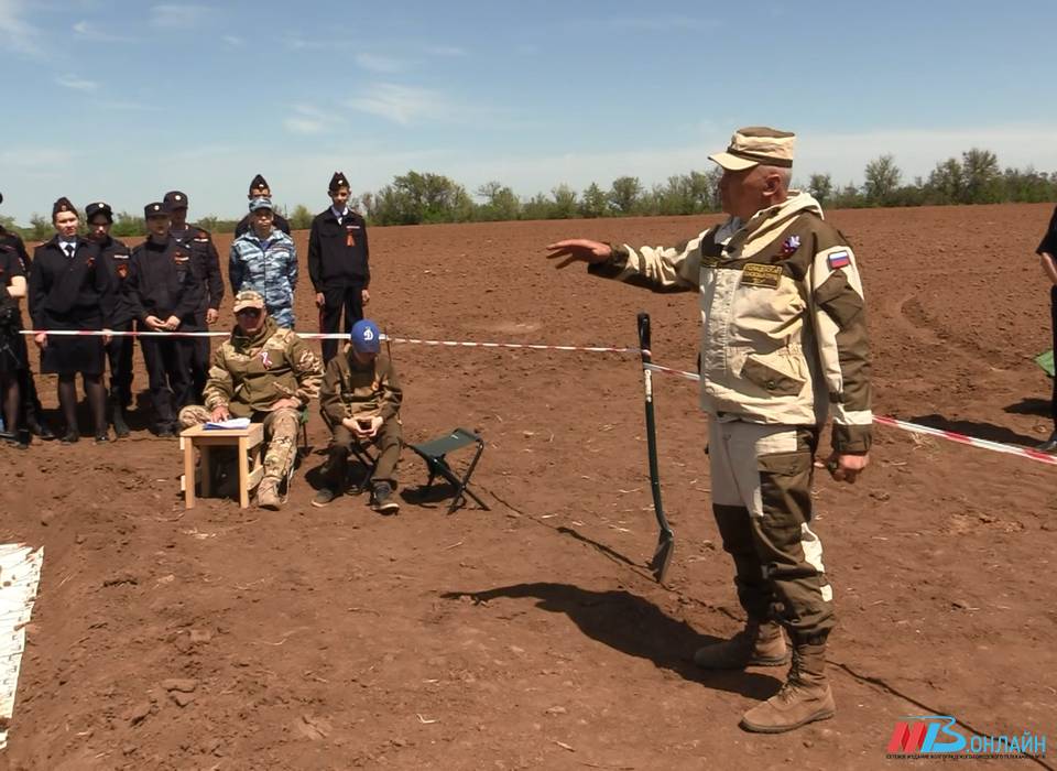 В Волгограде поисковики-полицейские провели для кадет Урок мужества