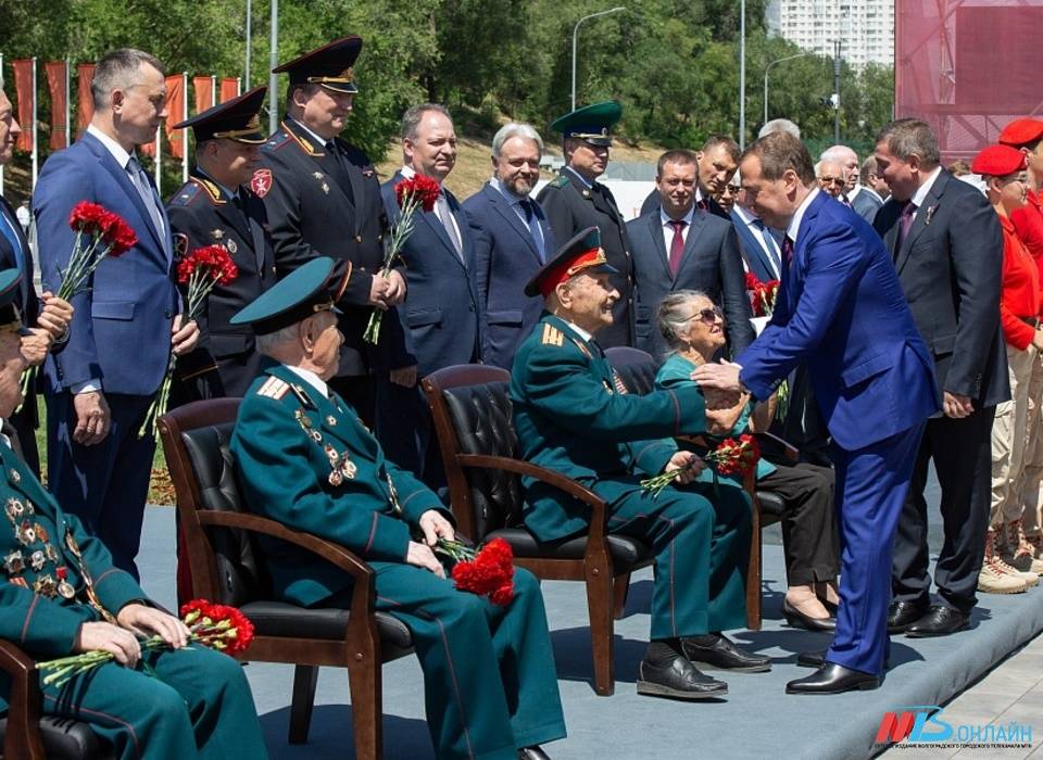Волгоградские ветераны получили выплаты к 80-летию Победы