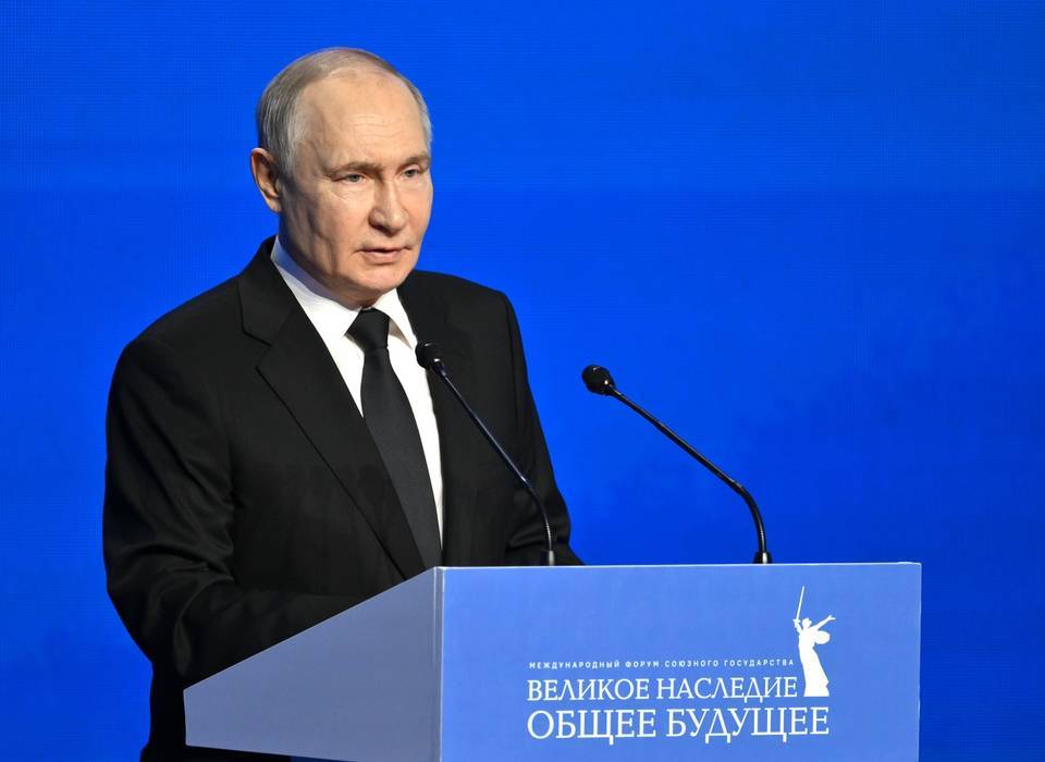Президент РФ наградил медалями тракториста и машиниста из Волгоградской области