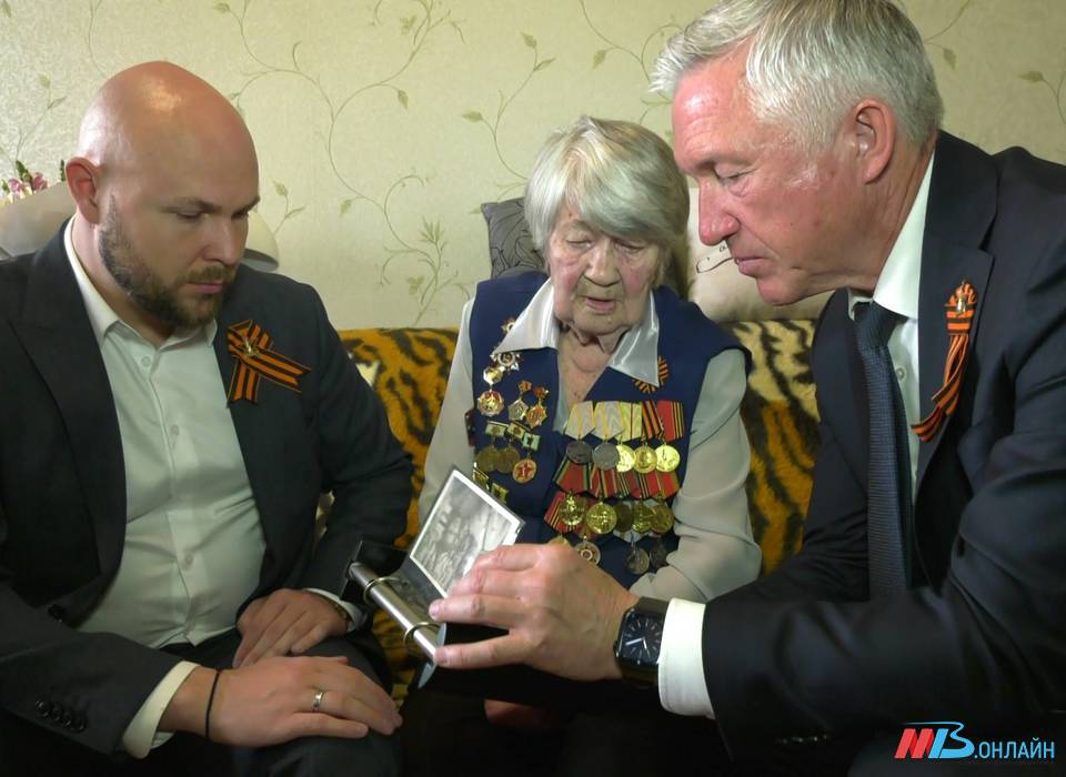 С Днём Великой Победы сталинградских ветеранов поздравили депутаты городской думы